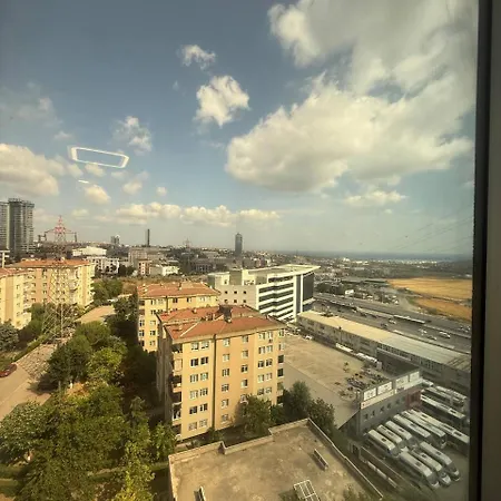 5 Min By Walk To Metrobus Apartment Eskiomerler