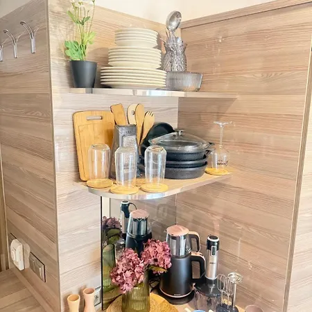 5 Min By Walk To Metrobus Apartment Eskiomerler