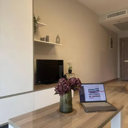 5 Min By Walk To Metrobus Apartment *
