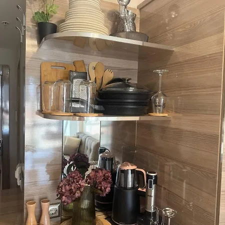 5 Min By Walk To Metrobus Apartment Eskiomerler